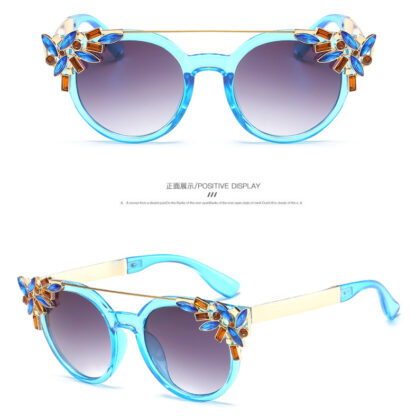 Oceans Rise Stylish Sunglasses - Image 3